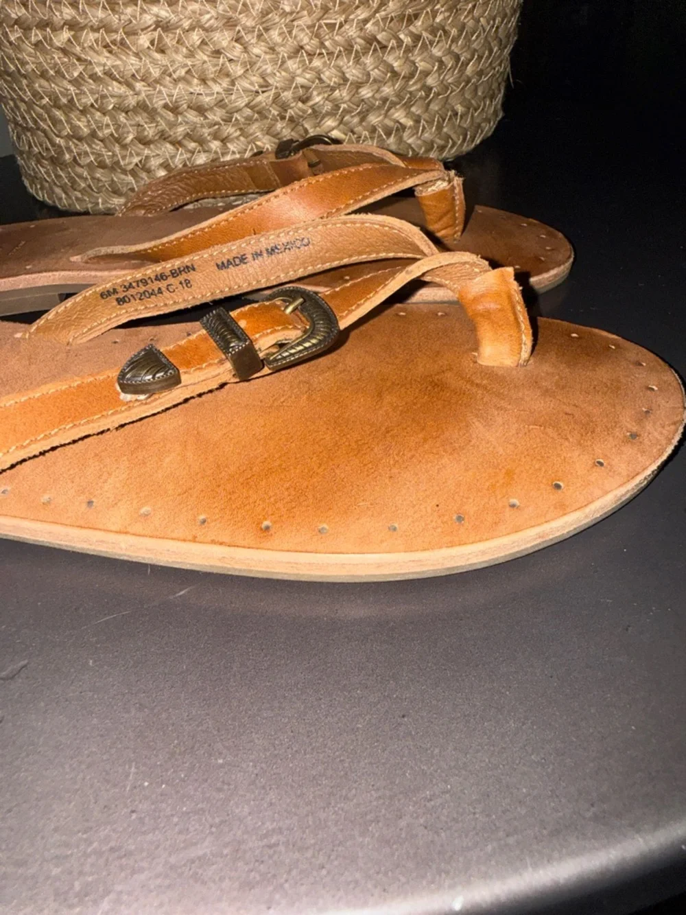 Frye Leather Buckle Thong Sandals in Tan Size 6 Made in Mexico - Picture 5 of 11